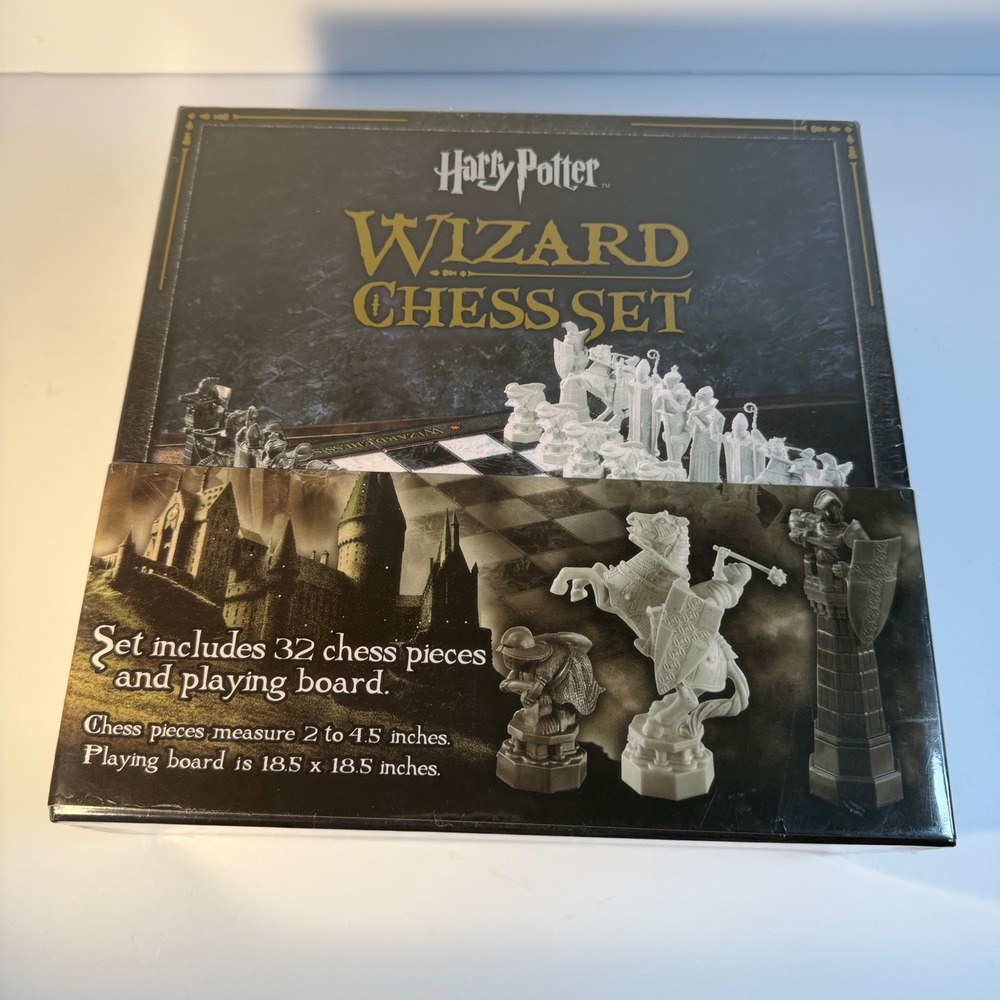Harry Potter Wizard Chess Set - The Noble Collection BNIB